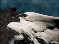 b plastic snow 200.jpg (7455 bytes)